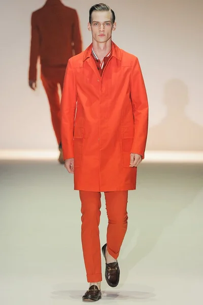 Look 15